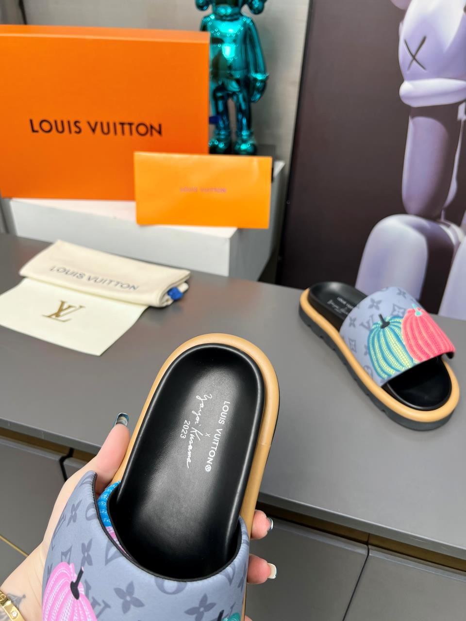 Louis Vuitton Slippers